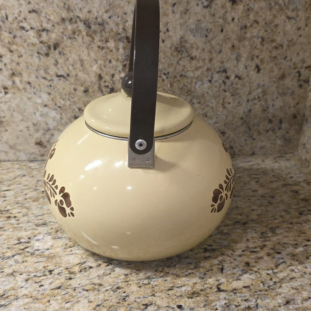 Vintage Pfaltzgraff "Village" Tea Kettle - Picture 2 of 7
